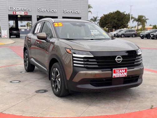 Bronze Metallic 2025 Nissan Kicks SV