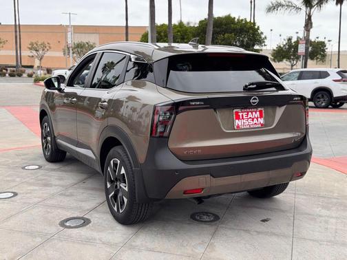 Bronze Metallic 2025 Nissan Kicks SV