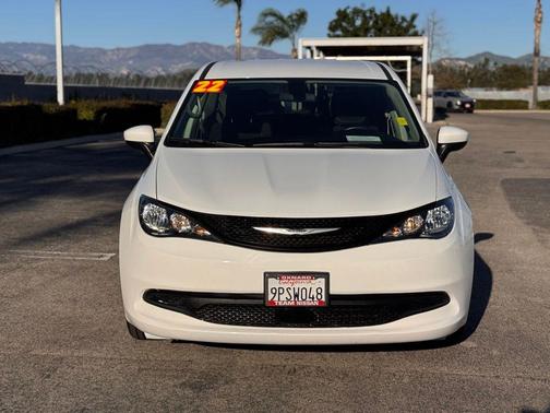 2022 Chrysler Voyager LX