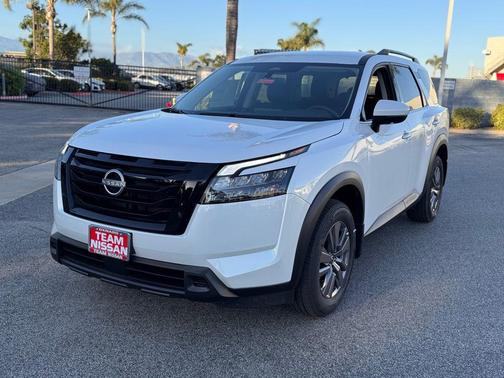 2025 Nissan Pathfinder SV FWD