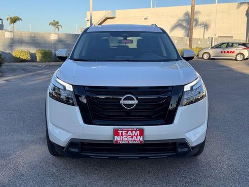 2025 Nissan Pathfinder SV FWD