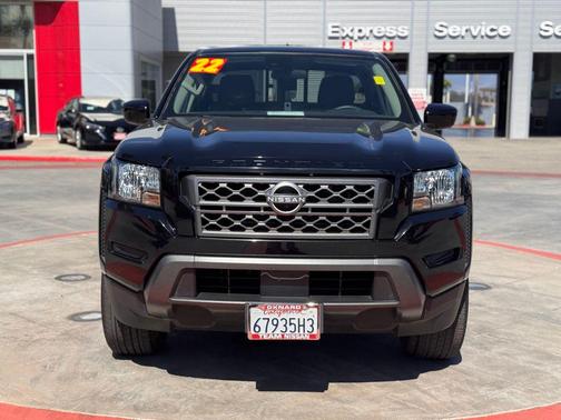 2022 Nissan Frontier SV
