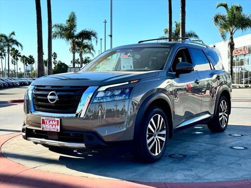 2025 Nissan Pathfinder Platinum FWD