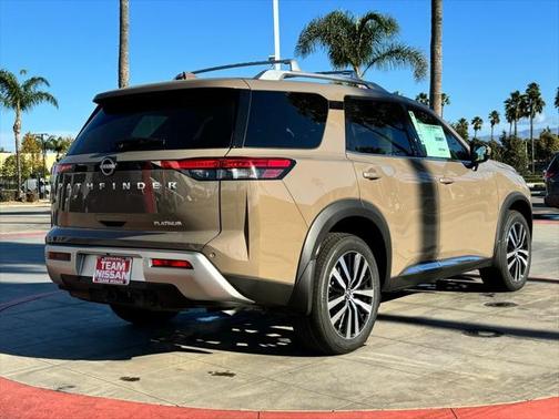 2025 Nissan Pathfinder Platinum FWD