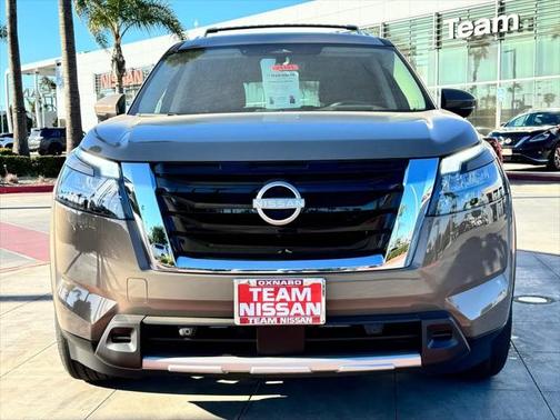 2025 Nissan Pathfinder Platinum FWD