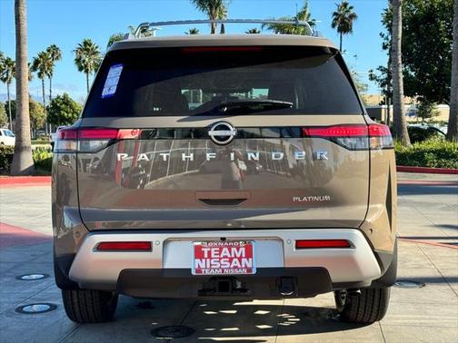 2025 Nissan Pathfinder Platinum FWD