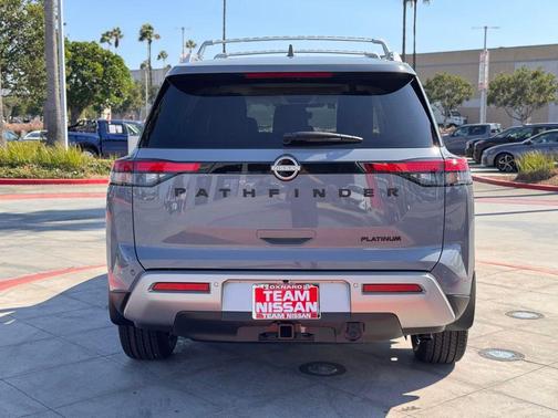 2025 Nissan Pathfinder Platinum FWD