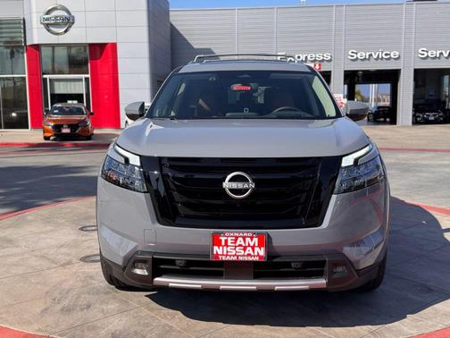 2025 Nissan Pathfinder Platinum FWD