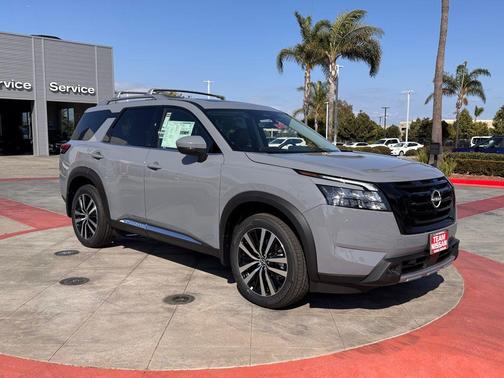 2025 Nissan Pathfinder Platinum FWD