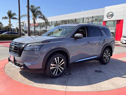 2025 Nissan Pathfinder Platinum FWD