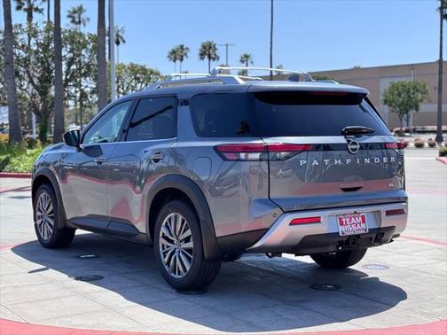 2025 Nissan Pathfinder SL FWD
