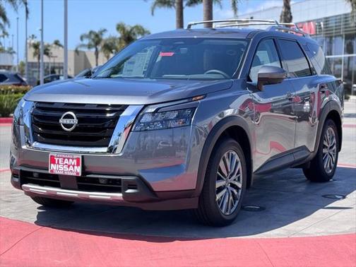 2025 Nissan Pathfinder SL FWD