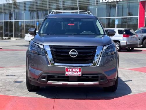 2025 Nissan Pathfinder SL FWD