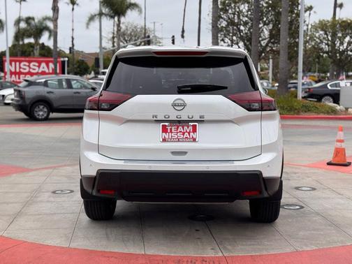 2025 Nissan Rogue SV