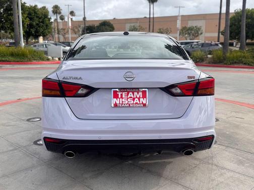 Sky 2026 Nissan Altima SR FWD