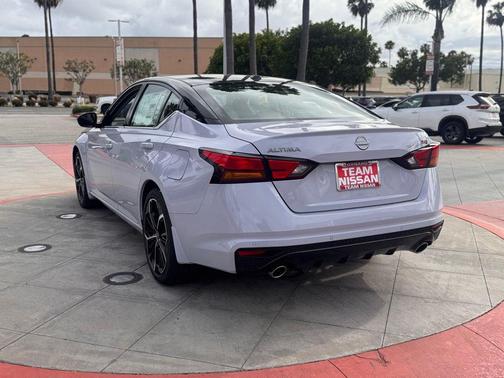 Sky 2026 Nissan Altima SR FWD
