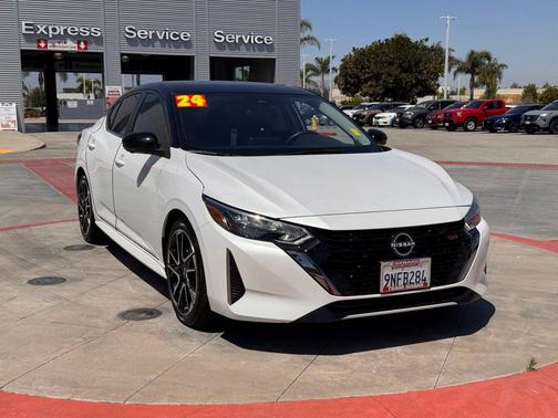 Aspen White Tricoat/Super Black 2024 Nissan Sentra SR