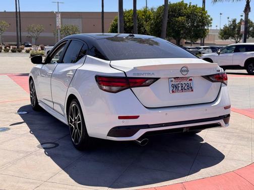 Aspen White Tricoat/Super Black 2024 Nissan Sentra SR