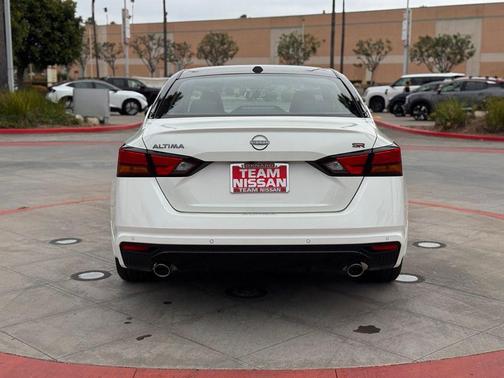 White Pearl 2026 Nissan Altima SR FWD