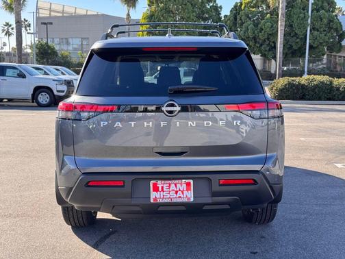 2025 Nissan Pathfinder SV FWD