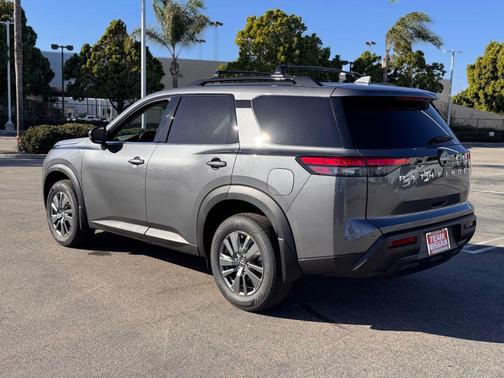 2025 Nissan Pathfinder SV FWD