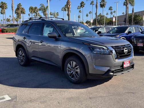 2025 Nissan Pathfinder SV FWD