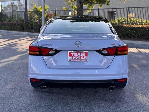 Sky 2026 Nissan Altima SR FWD