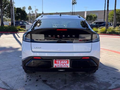 2026 Nissan Leaf PLATINUM+