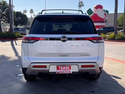 2025 Nissan Pathfinder Platinum FWD