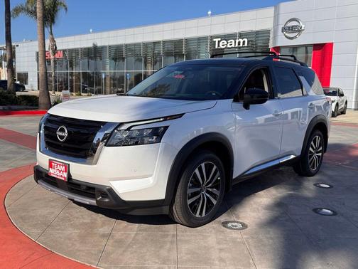 2025 Nissan Pathfinder Platinum FWD