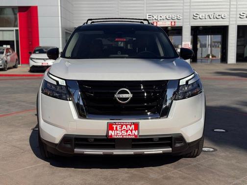 2025 Nissan Pathfinder Platinum FWD