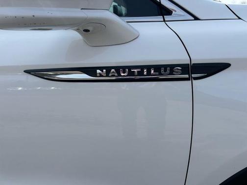White 2021 Lincoln Nautilus Reserve