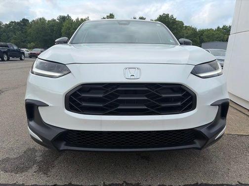 Platinum White Pearl 2026 Honda HR-V Sport