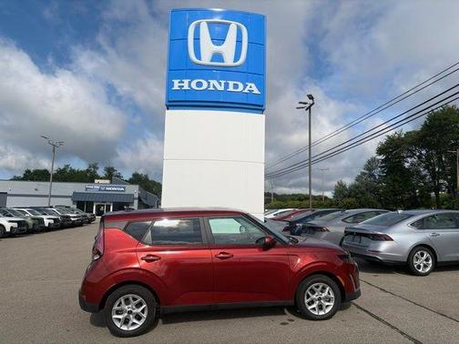 Mars Orange 2023 Kia Soul LX