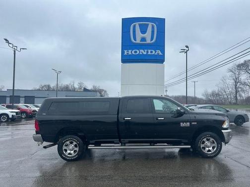 Brilliant Black Crystal Pearlcoat 2018 RAM 2500 Big Horn