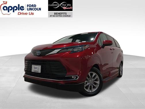 2024 Toyota Sienna XLE