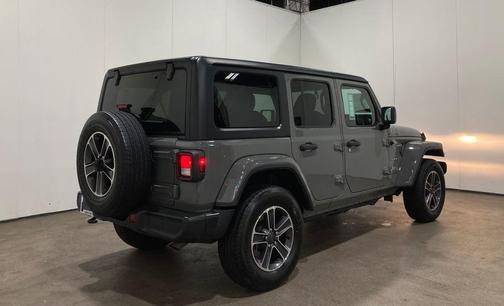 2023 Jeep Wrangler 4-Door Sahara 4x4