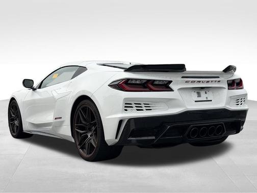 Arctic White 2025 Chevrolet Corvette Z06