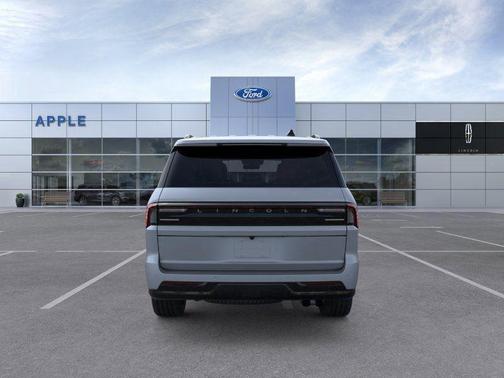Gray Mist Metallic Tri-Coat 2026 Lincoln Navigator Reserve