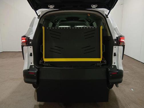 2024 Toyota Sienna LE