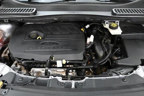 Photo 4 of 30 of 2017 Ford Escape SE