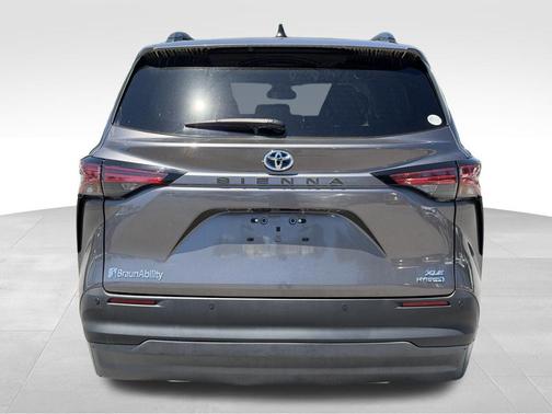 Predawn Gray Mica 2022 Toyota Sienna XLE