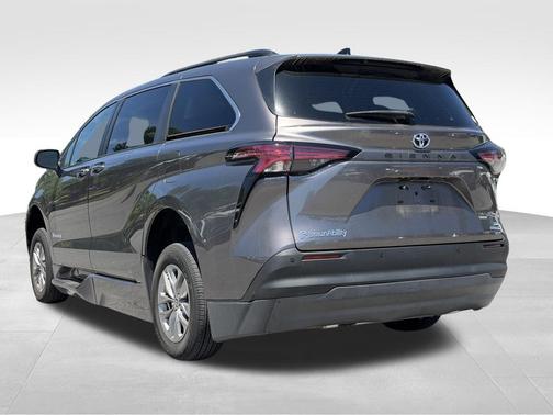 Predawn Gray Mica 2022 Toyota Sienna XLE