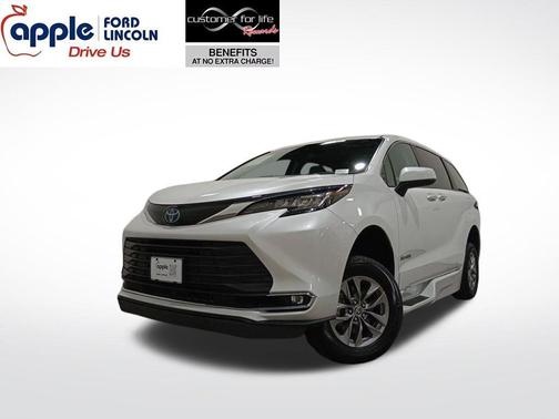 2023 Toyota Sienna XLE