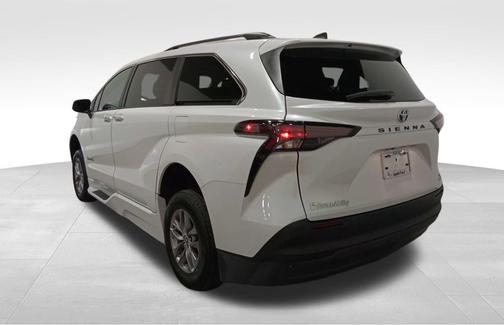 2023 Toyota Sienna XLE