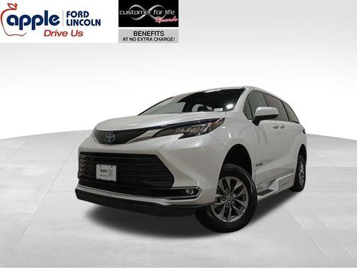 2023 Toyota Sienna XLE