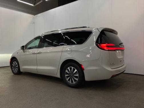 2021 Chrysler Pacifica Hybrid Touring L