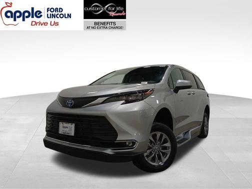 2024 Toyota Sienna XLE