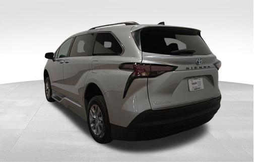 2024 Toyota Sienna XLE