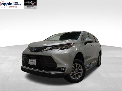 2024 Toyota Sienna XLE